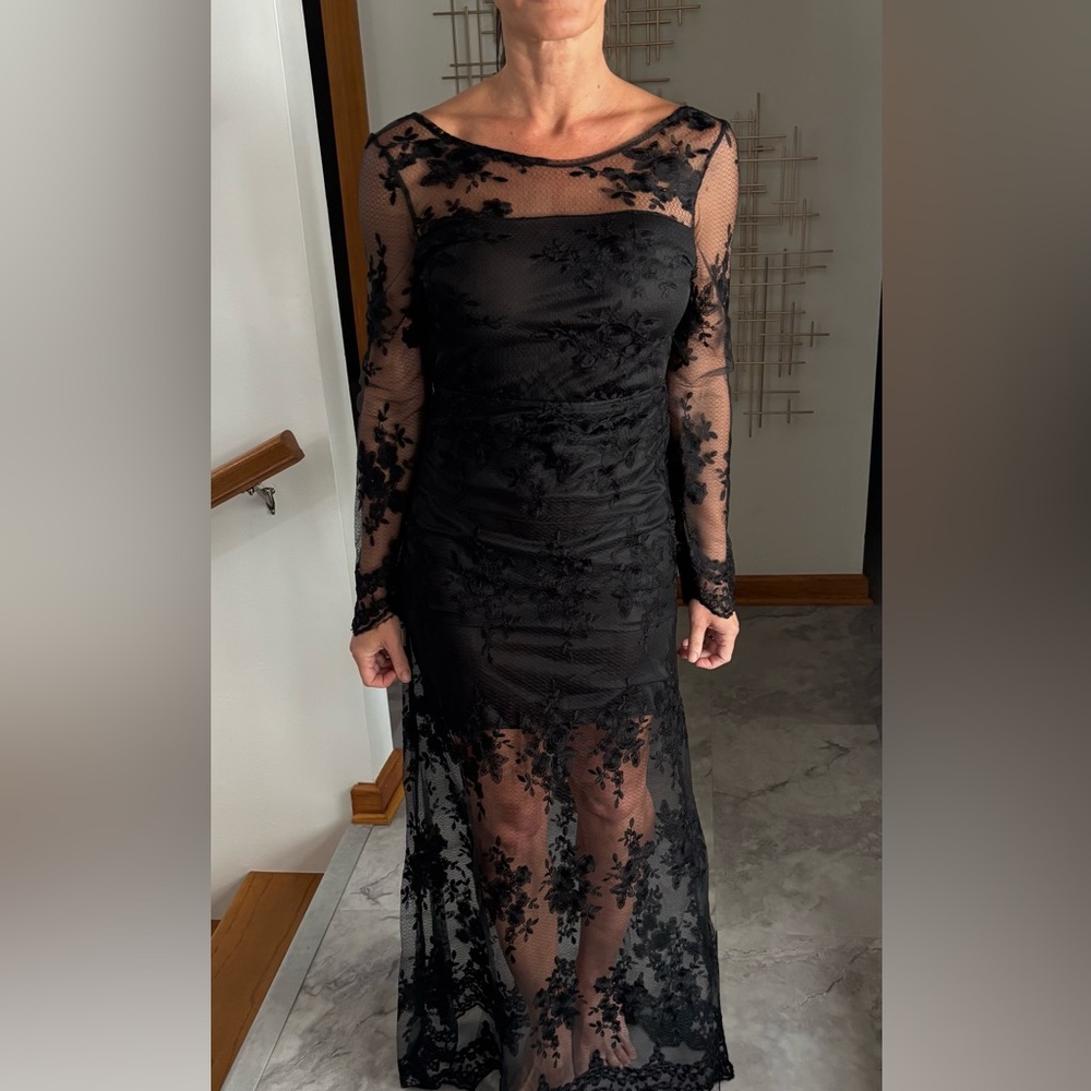Elegant Black Lace Evening Dress
